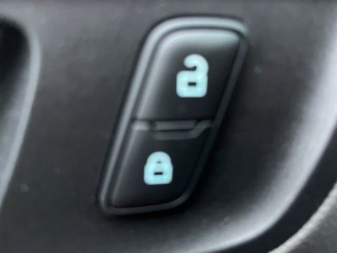 Used 2018 Ford Transit 350 XLT image 4