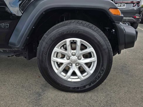 Used 2023 Jeep Wrangler Sport S image 9