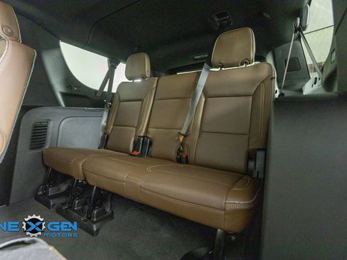 Used 2024 Chevrolet Suburban High Country w/ Advanced Technology Package image 30