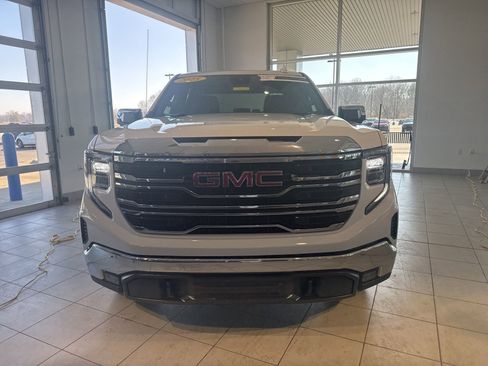 Used 2025 GMC Sierra 1500 SLT image 2
