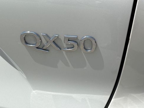 Used 2020 INFINITI QX50 Luxe w/ Navigation Package AWD/4WD image 16