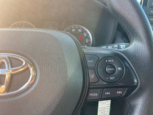 Used 2021 Toyota RAV4 LE image 16