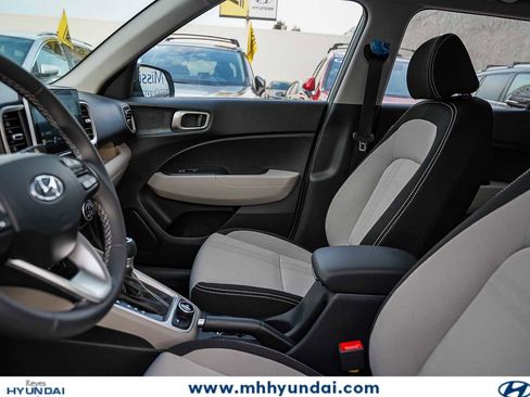 New 2026 Hyundai Venue SEL FWD image 18