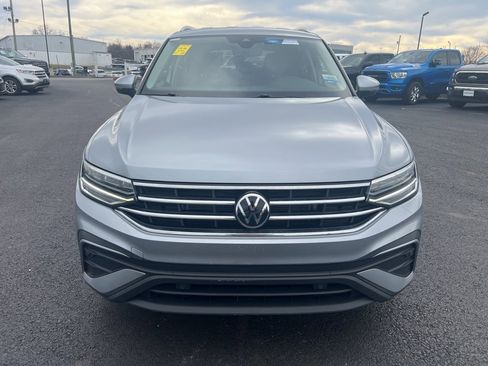 Used 2022 Volkswagen Tiguan SE image 2