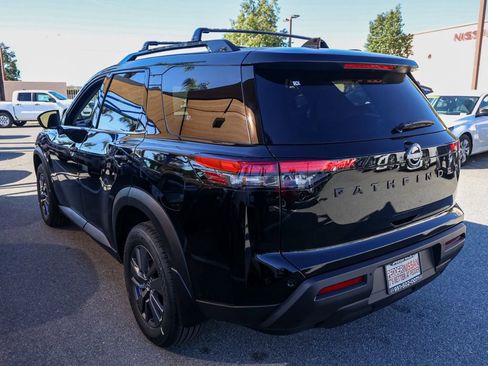 New 2025 Nissan Pathfinder SV image 6
