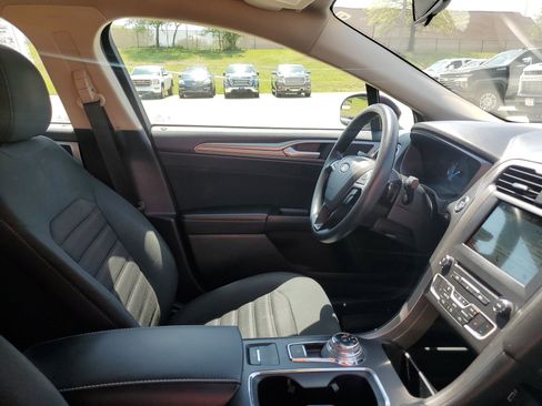 Used 2018 Ford Fusion SE w/ Fusion SE Technology Package FWD image 33