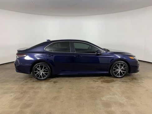 Used 2022 Toyota Camry SE image 7