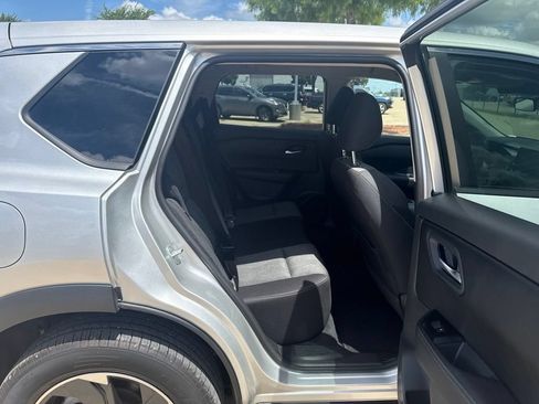 Certified 2025 Nissan Rogue SV AWD/4WD image 18