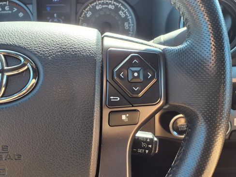 Used 2017 Toyota Tacoma TRD Off-Road w/ Tow Package (A/T) AWD/4WD image 18