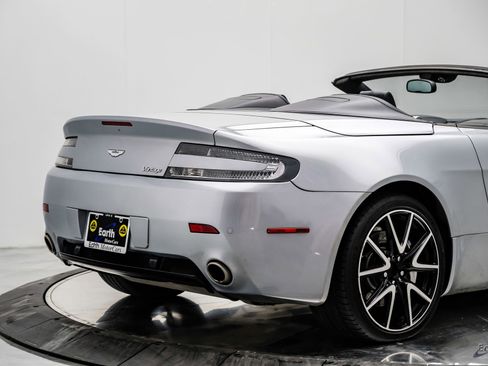 Used 2009 Aston Martin V8 Vantage Convertible image 22