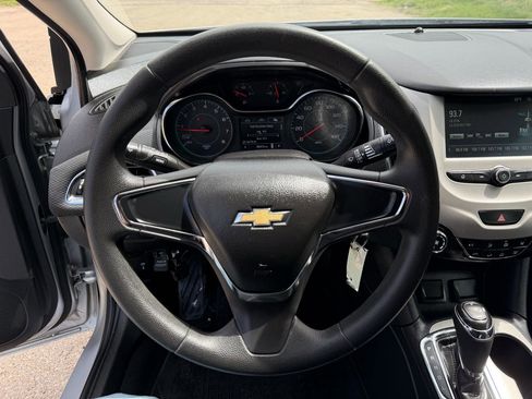Used 2017 Chevrolet Cruze LS FWD image 15