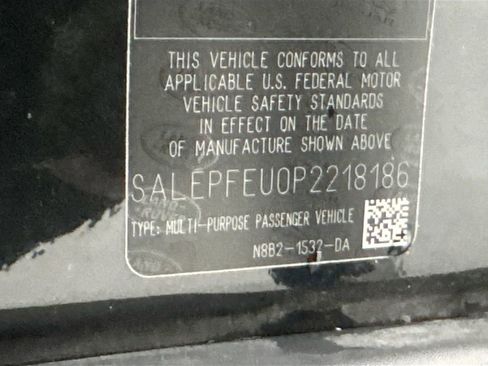 Used 2023 Land Rover Defender 130 SE image 31