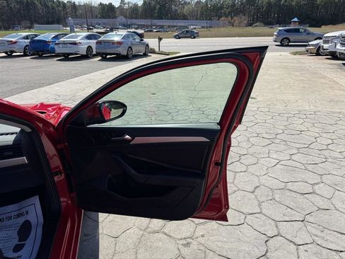 Used 2017 Volkswagen Passat 1.8T SEL Premium image 16