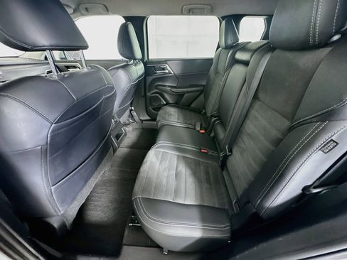 Used 2024 Mitsubishi Outlander SE AWD/4WD image 27