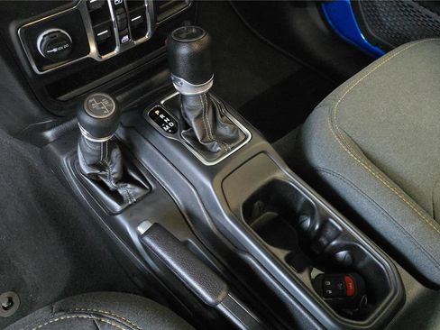 Used 2024 Jeep Wrangler Unlimited w/ Convenience Group AWD/4WD image 22