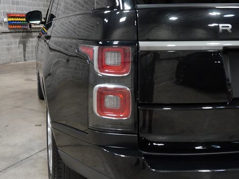 Used 2022 Land Rover Range Rover image 9