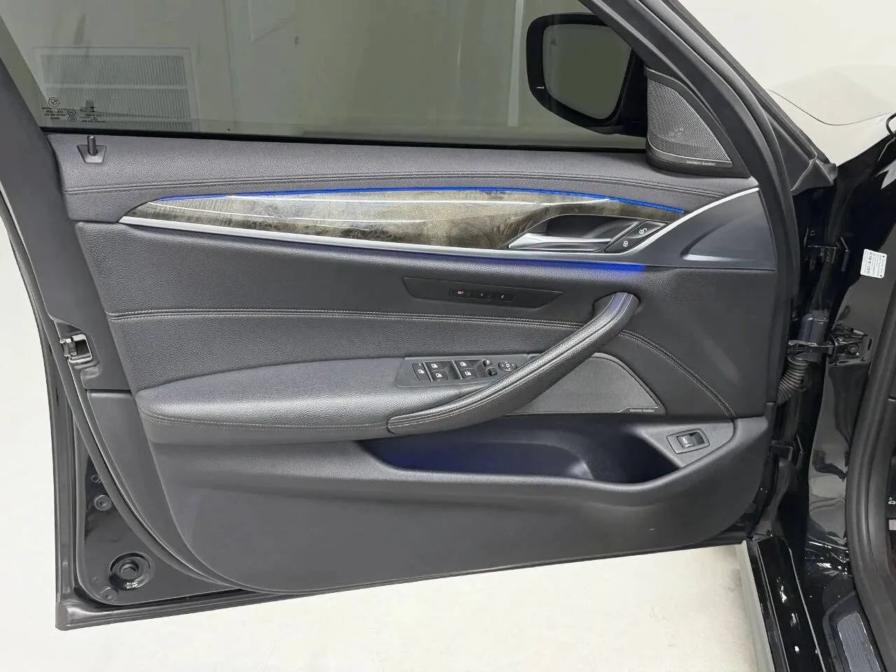 Used 2020 BMW M550i xDrive AWD/4WD image 19