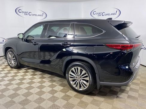 Used 2022 Toyota Highlander Platinum image 4