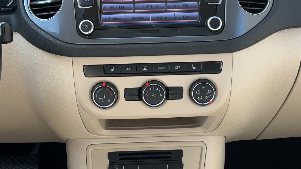 Used 2015 Volkswagen Tiguan SEL AWD/4WD image 21