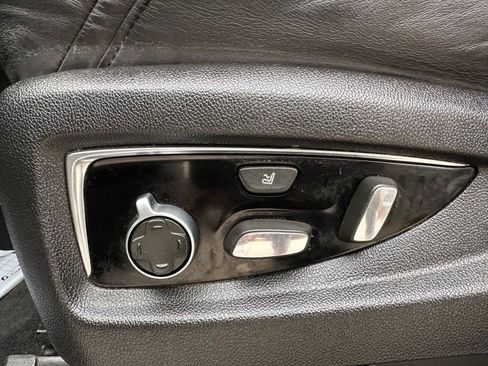 Used 2015 Cadillac Escalade Platinum AWD/4WD image 16