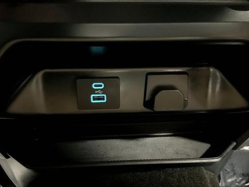 Used 2023 Ford F150 XLT image 32