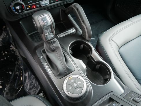 New 2024 Ford Bronco Outer Banks w/ Sasquatch Package image 9