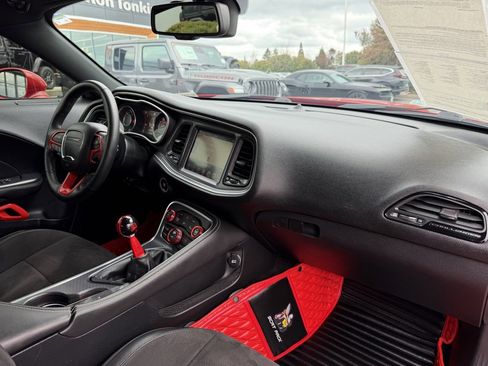 Used 2016 Dodge Challenger R/T Scat Pack w/ Leather Interior Group image 31