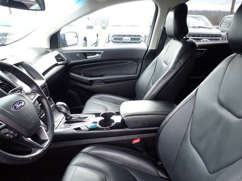 Used 2018 Ford Edge Titanium image 16