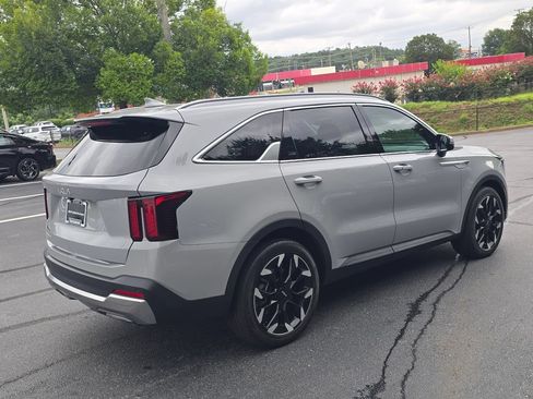 Certified 2024 Kia Sorento EX w/ Panoramic Sunroof Package FWD image 3