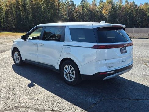 Used 2023 Kia Carnival LX image 5