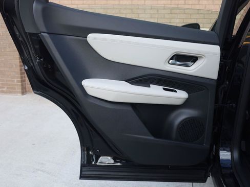 Used 2023 Nissan Ariya FWD image 20