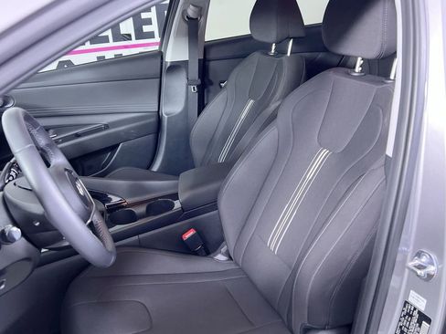 Used 2025 Hyundai Elantra SEL FWD image 12