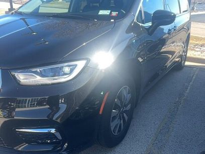 Used 2023 Chrysler Pacifica Touring-L