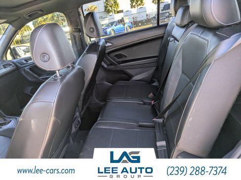 Used 2021 Volkswagen Tiguan SE image 11