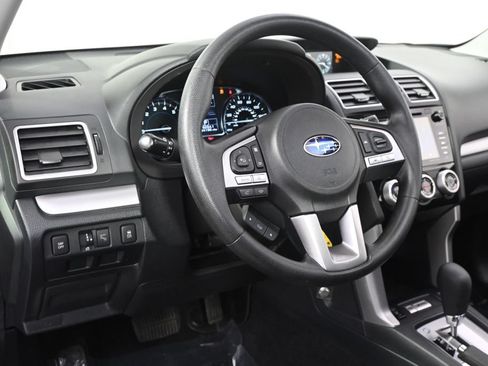 Used 2018 Subaru Forester 2.5i Premium AWD/4WD image 12