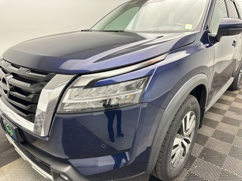 Used 2022 Nissan Pathfinder SL AWD/4WD image 26