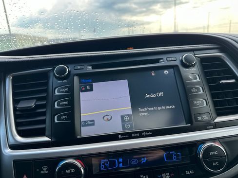 Used 2017 Toyota Highlander XLE AWD/4WD image 61