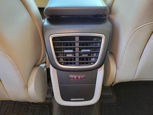 Used 2016 Lincoln MKX Reserve w/ Driver Assistance Package image 34