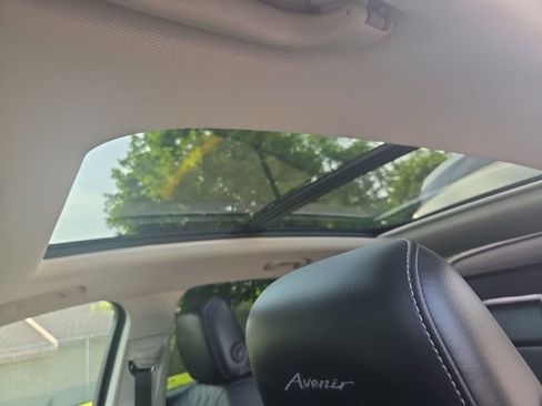 Used 2023 Buick Envision Avenir AWD/4WD image 15