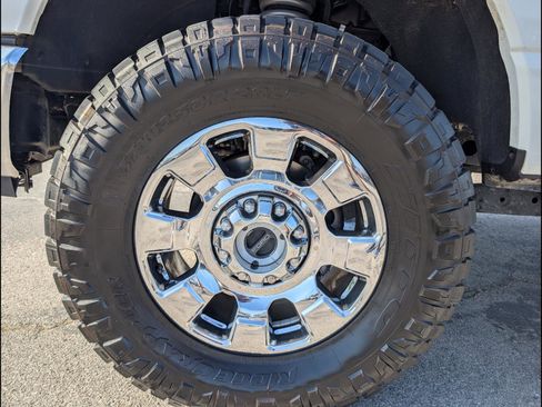 Used 2024 Ford F250 Lariat w/ Chrome Package image 25