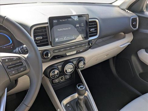 New 2025 Hyundai Venue SEL image 13