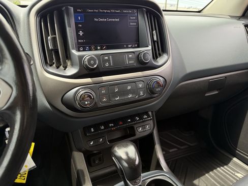 Used 2022 Chevrolet Colorado Z71 w/ Safety Package AWD/4WD image 16