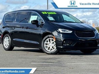 Used 2023 Chrysler Pacifica Touring-L