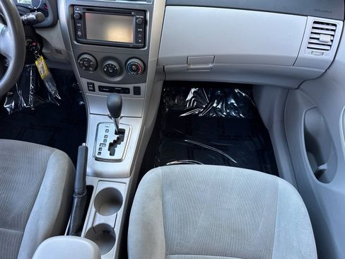 Used 2013 Toyota Corolla LE w/ Premium Pkg FWD image 27