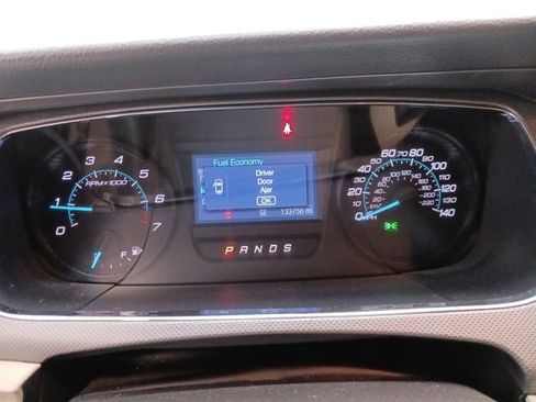 Used 2017 Ford Taurus SE image 18