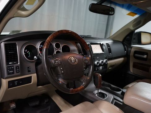 Used 2010 Toyota Sequoia Platinum RWD image 7