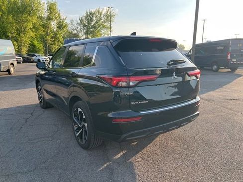 Used 2022 Mitsubishi Outlander ES AWD/4WD image 3