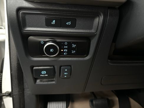 Used 2023 Ford Expedition Max XLT image 35