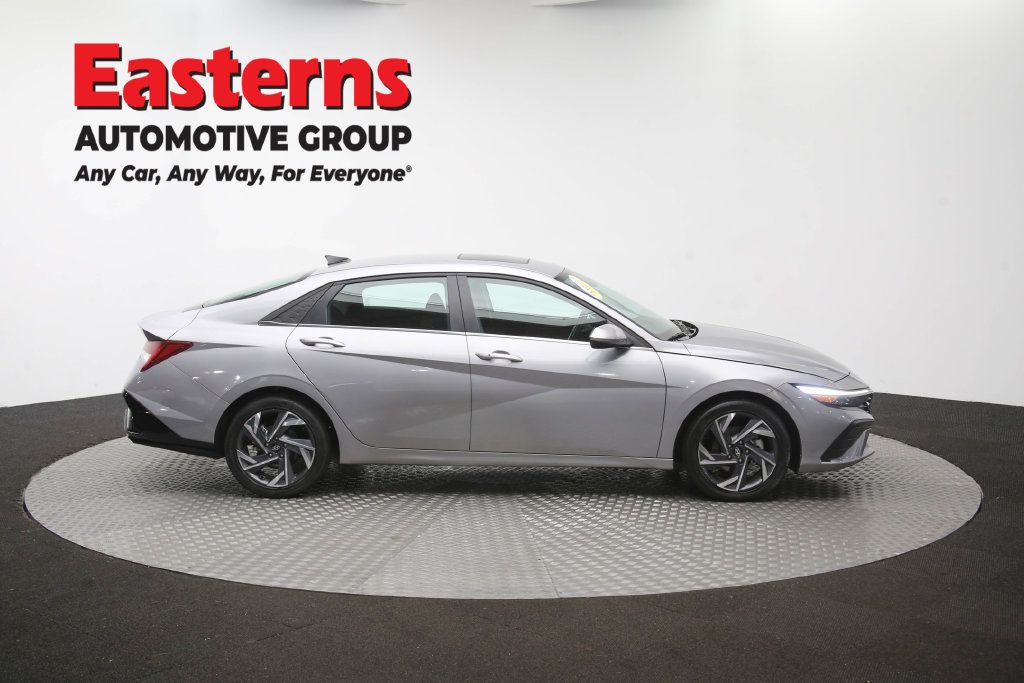 Used 2025 Hyundai Elantra SEL FWD image 50