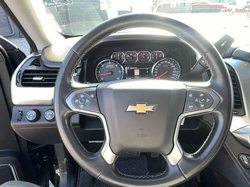 Used 2017 Chevrolet Suburban LT image 23